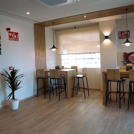 Hospedium Hotel Triana Miajadas Bagian luar foto