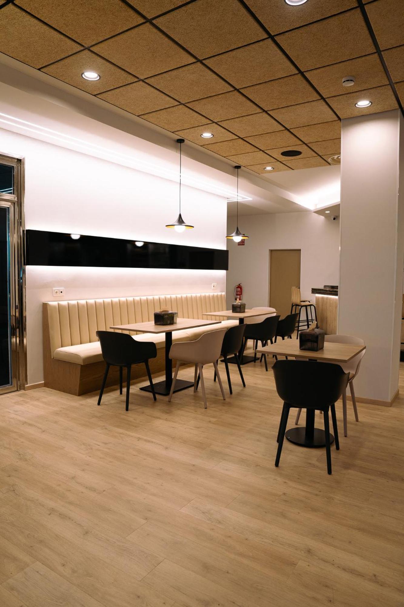 Hospedium Hotel Triana Miajadas Bagian luar foto